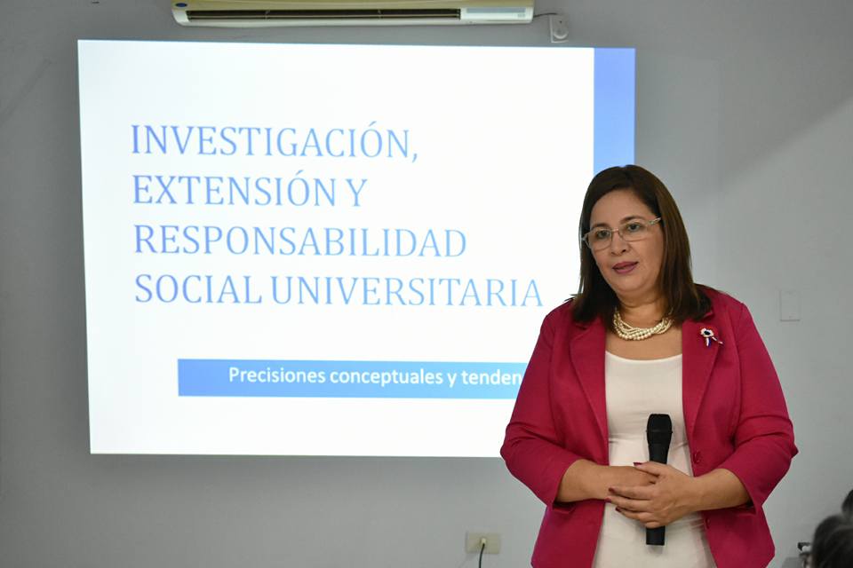 Capacitación a Docentes de la Carrera de Medicina en Investigación y Extensión Universitaria.