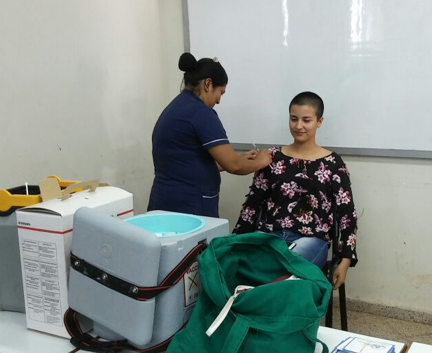 Vacunación contra la Hepatitis A y la Hepatitis B a todos los estudiantes del Primer Curso y Funcionarios de la Carrera de Medicina