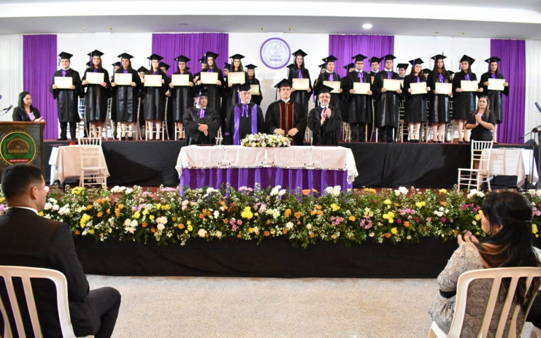 EMOTIVA GRADUACIÓN DE 30 FLAMANTES MÉDICOS DE LA FACULTAD DE CIENCIAS MÉDICAS.