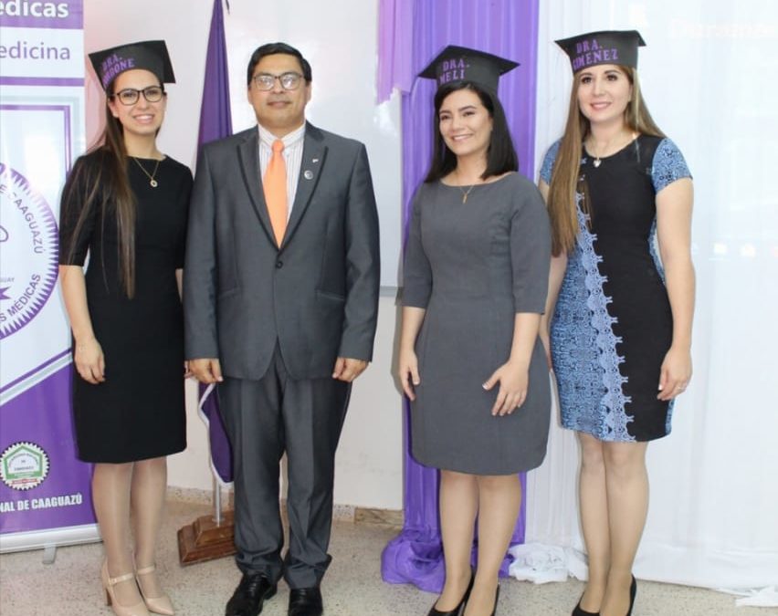 GRADUACIÓN DE 3 FLAMANTES MÉDICOS CIRUJANOS EN FCM.-