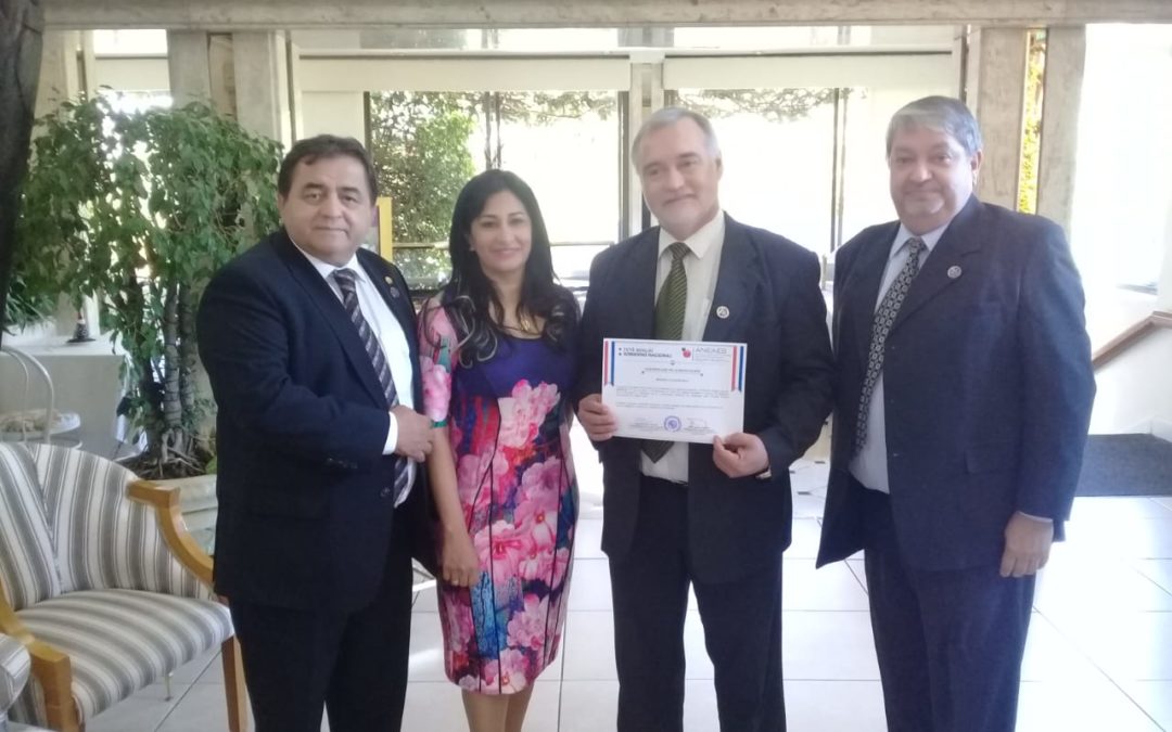 ANEAES ENTREGA CERTIFICADO DE ACREDITACIÓN A FCM.