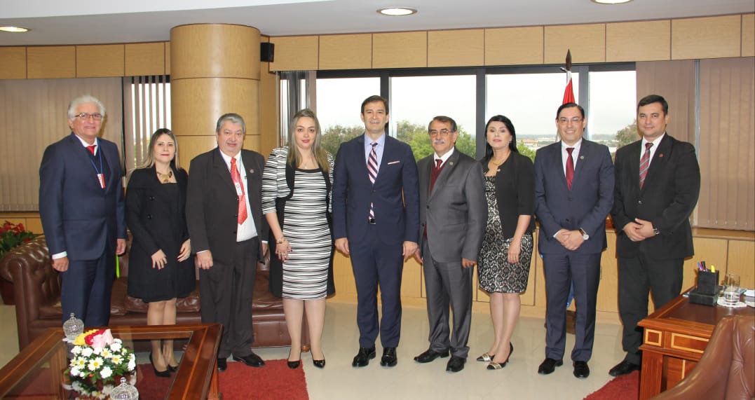 Reunión de autoridades de la UNCA con Presidente del Congreso