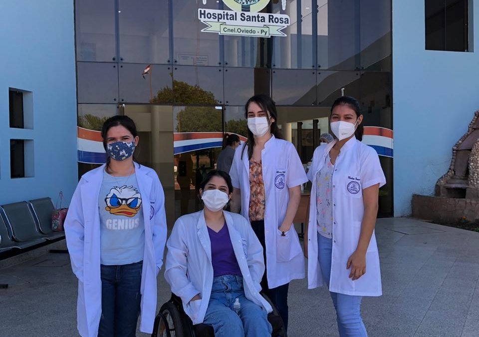 Estudiantes de la carrera de Medicina de la Facultad de Ciencias Médicas apoyan campaña de vacunación contra el COVID-19